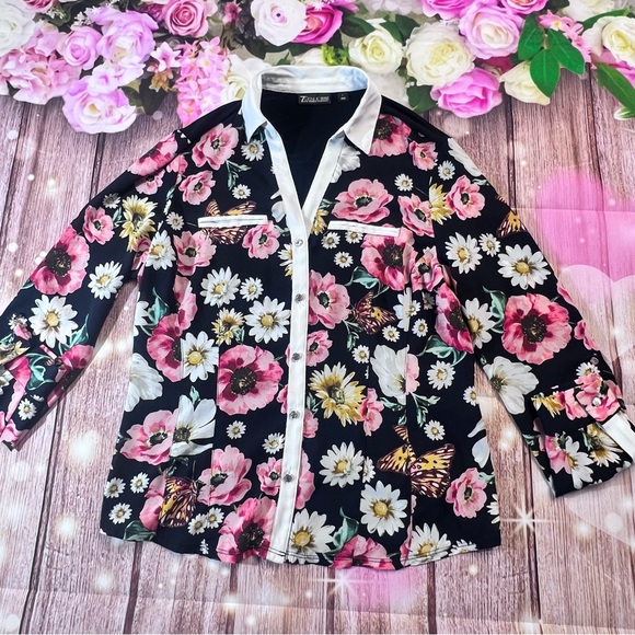 Elegant Floral Blouse - Black and Pink - Picture 6 of 10